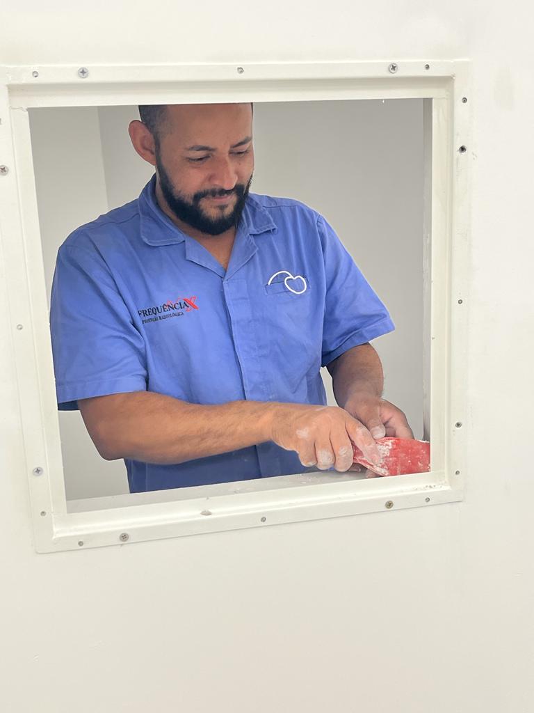 Descubra onde contratar serviço de instalação de visor plumbífero